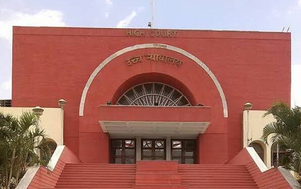 खंडपीठाचे अंतरिम आदेश असूनही तहसिलदाराने दावा निर्णयासाठी राखीव केल्यामुळे याचिकेत महत्त्वपूर्ण निर्देश