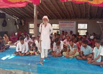 तिनसमाळ येथे मूलभूत समस्या सोडवाव्यात यासाठी गावकरी बसले आमरण उपोषणास