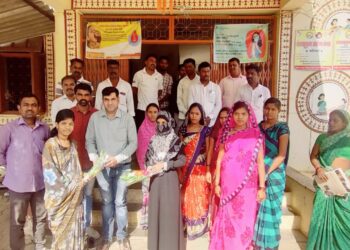 तलवाडे खुर्द येथे प्रसिद्ध स्त्रीरोग तज्ञ डॉ. प्रशांत ठाकरे यांनी गर्भवती मातांची केली मोफत तपासणी