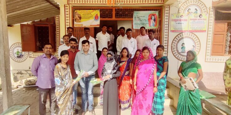 तलवाडे खुर्द येथे प्रसिद्ध स्त्रीरोग तज्ञ डॉ. प्रशांत ठाकरे यांनी गर्भवती मातांची केली मोफत तपासणी