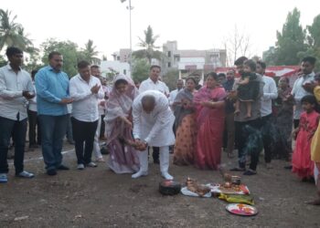 सुरज केसरी नगरात माजी आ. चंद्रकांत रघुवंशी यांच्या हस्ते साईबाबा मंदिराचे भूमिपूजन