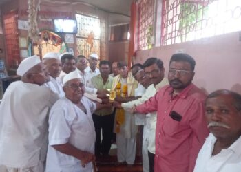 सुनील जोशी यांना आदर्श ग्राम पुरोहित पुरस्काराने सन्मानित