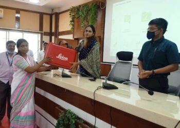 भूमि अभिलेख विभागास रोव्हरची पाच यंत्रे उपलब्ध