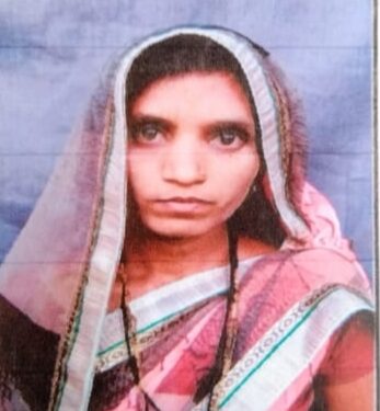 पतीने पत्नीच्या डोक्यात लोखंडी कुस्सा मारून केले ठार, पोलिसांनी ठोकल्या बेड्या