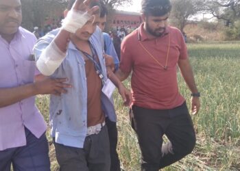 रेल्वे अपघातात जखमी असतानाही लोकांच्या मदतीला धावला भालेर येथील तरुण