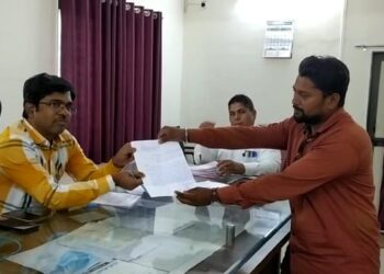 मला रेशनचे मोफतचे धान्य नको, शहादा तहसीलदारांना युवकाने दिले निवेदन