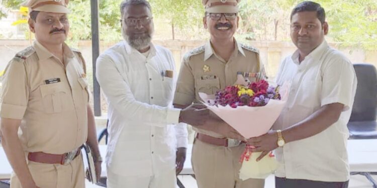 पोलिस उपअधीक्षक संभाजी सावंत यांचा सत्कार