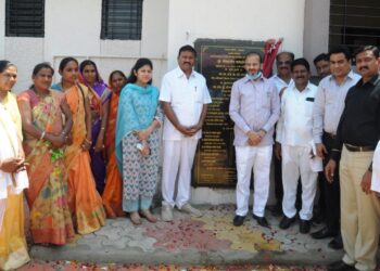 मोदलपाडा नूतन प्राथमिक आरोग्य केंद्राचे पालकमंत्र्यांच्या हस्ते उद्घाटन