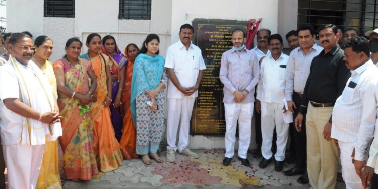 मोदलपाडा नूतन प्राथमिक आरोग्य केंद्राचे पालकमंत्र्यांच्या हस्ते उद्घाटन