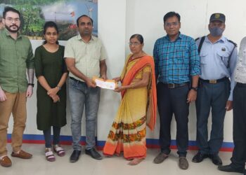 असा मिळतो लाभ: एटीएम कार्ड धारक असलेल्या दोघांचा अपघातात मृत्यू, प्रत्येकी दोन लाखाचा अपघात विमा धनादेश वारसास प्रदान