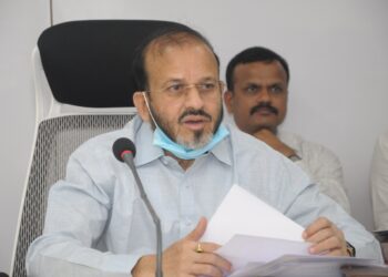 नंदूरबार जिल्ह्यातील पाणी टंचाई निवारणाची कामे प्राधान्याने पूर्ण करा : पालकमंत्री ॲड.के.सी.पाडवी