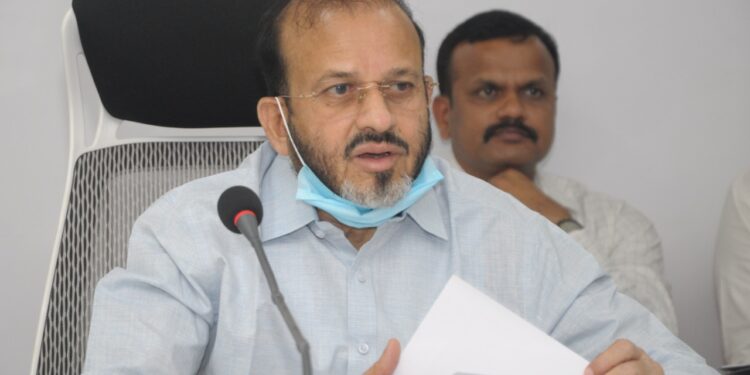 नंदूरबार जिल्ह्यातील पाणी टंचाई निवारणाची कामे प्राधान्याने पूर्ण करा : पालकमंत्री ॲड.के.सी.पाडवी