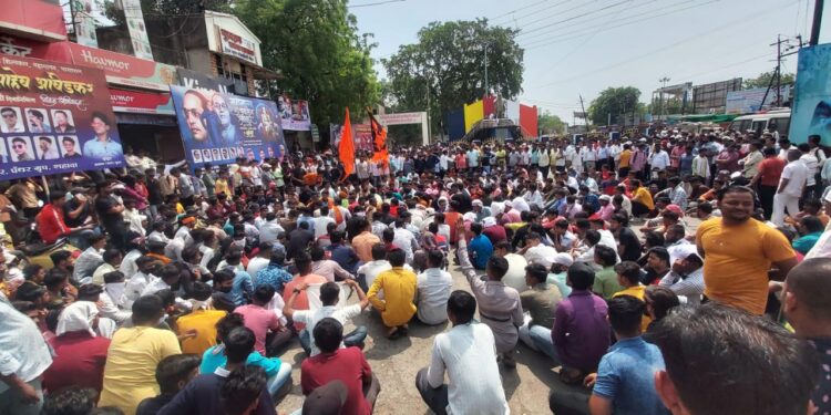 श्रीराम जन्मोत्सवाची मिरवणूकीबाबत पोलीस प्रशासनाच्या भूमिकेच्या निषेधार्थ शहादा, लोणखेडा व प्रकाशा कडकडीत बंद