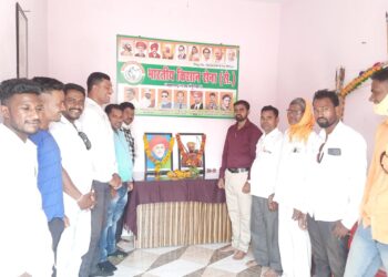 भारतीय किसान सेना व भीलीस्थान लायन सेनेतर्फे महात्मा ज्योतिबा फुले  व आदिवासी क्रांतिवीर खाज्या नाईक यांना अभिवादन