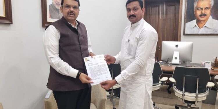 शहादा पोलिस निरीक्षक यांना निलंबित करा: आमदार राजेश पाडवी यांची मागणी, गृह मंत्री व विरोधी पक्षनेते यांना दिले निवेदन