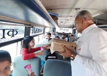 आमदार चंद्रकांत रघुवंशी यांनी विद्यार्थ्यांशी साधला संवाद; अभ्यासाच्या दिला सल्ला