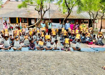 मनरद येथील जि.प.मराठी शाळेत शालेय विद्यार्थ्यांना मोफत शैक्षणिक साहित्य वाटप