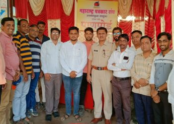 खापर येथे महाराष्ट्र पत्रकार संघाच्या वतीने लावण्यात आली पाणपोई, पोलीस निरीक्षक इसामोद्दीन पठाण यांच्या हस्ते उदघाटन