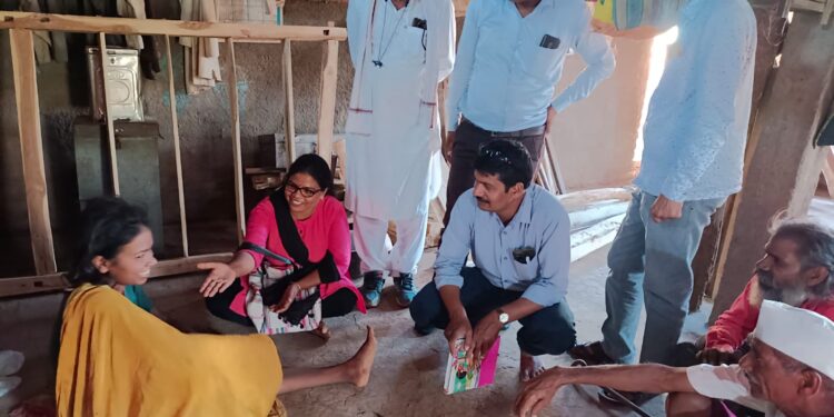 निर्वस्त्र अवस्थेत डाकीण ठरवून दिले चटके, डाकीण पीडित महिलेचा अंनिस ने लावला शोध