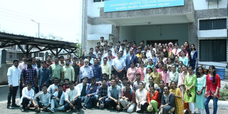 नंदूरबार येथील वैद्यकीय महाविद्यालयात नवीन विद्यार्थ्यांचा रँगिगबाबत होणारे दुष्परिणाम बाबत मार्गदर्शन