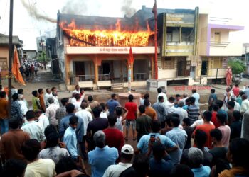प्रकाशा येथील दोनशे वर्षे पुरातन कै.सद्गुरु तोतराम महाराज मंदिरास लागली आग, 2 तासानंतर आग आटोक्यात
