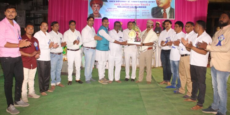 तळोदा येथे पोलिस उपअधीक्षक संभाजी यांचा भव्य नागरी सत्कार