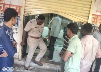 वडाळीत एकाच रात्री चार दुकाने फोडली ; पावणे दोन लाखांची चोरी, परिसरातील तिसरी घटना ; पोलिसांच्या कार्यपद्धतीवर प्रश्न चिन्ह?
