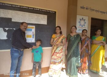 मलोणी येथे एस.ए.मिशन शाळेत राष्ट्रीय जंतनाशक दिवस निमित्ताने विद्यार्थ्यांना गोळ्यांचे वाटप