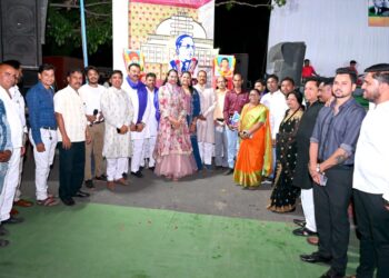 वुई द पीपल या प्रबोधनात्मक संगीतमय महानाट्यसह राज्यस्तरीय समता रत्न व समता भूषण पुरस्कार वितरण सोहळा समता युवा मंचतर्फे दिमाखात संपन्न