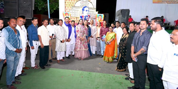 वुई द पीपल या प्रबोधनात्मक संगीतमय महानाट्यसह राज्यस्तरीय समता रत्न व समता भूषण पुरस्कार वितरण सोहळा समता युवा मंचतर्फे दिमाखात संपन्न