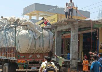 खापर येथे मोठा अनर्थ गावकऱ्यांच्या जागरूकतेने टळला