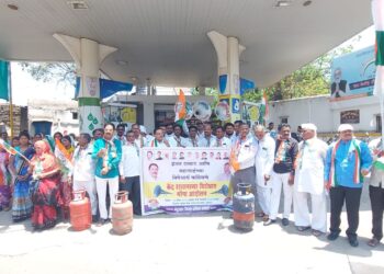 काँग्रेसतर्फे केंद्र सरकारच्या धोरणांविरोधात भोंगा आंदोलनाने वेधले लक्ष