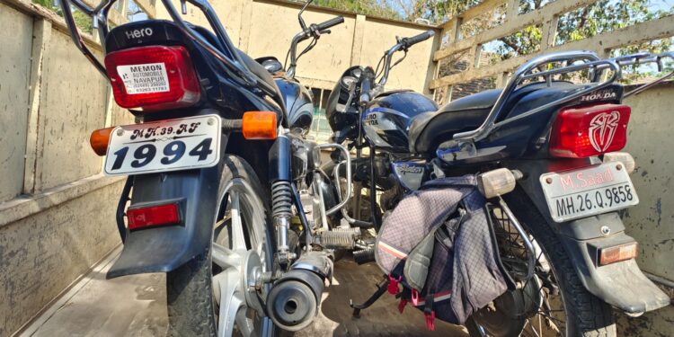 कर्मचाऱ्यांना चोरी करताना मालकाने रांगे हात पकडले, पाच जणांना अटक, चार लाखाचा मुद्देमाल जप्त