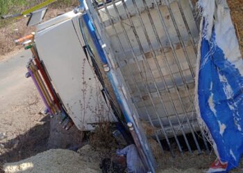 सिंधीदिगर घाटात चाऱ्याचे वाहन पलटी होवुन झाला अपघात,एक ठार तीन जण गंभीर जखमी, एका विरुद्धगुन्हा दाखल