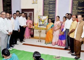 प्रा. ललिता मगरे लिखित अहिराणी गाण्यांचे पुस्तक प्रकाशन