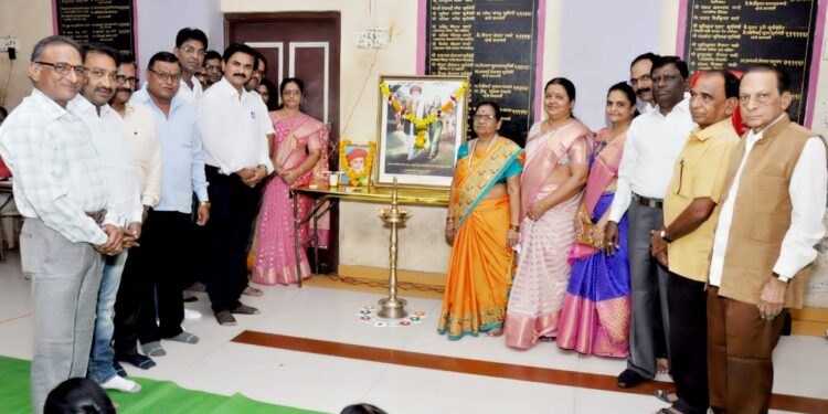 प्रा. ललिता मगरे लिखित अहिराणी गाण्यांचे पुस्तक प्रकाशन