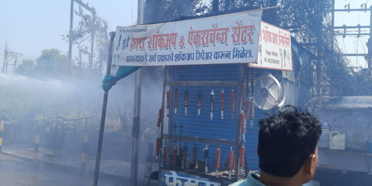 महावितरणाच्या सबस्टेशनमधील ट्रान्स्फार्मर केबलला लागली अचानक आग