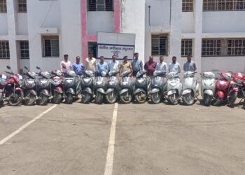 मोठ्ठी बातमी, गुजरातचे चोर मोटर सायकल   विक्री करायचे नंदूरबारात, पाच जणांना अटक, 19 दुचाकी जप्त, हे नंबर आहेत गाड्यांचे