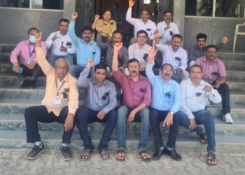 तहसीलदार व नायब तहसीलदार संघटनेचे काळी फीत लावून धरणे आंदोलन,बेमुदत कामबंद आंदोलनाचा दिला ईशारा