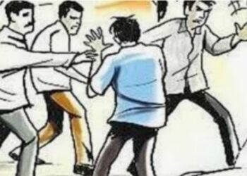 अंगणवाडी सेविका पदावर झालेल्या नेमणूकीविरुद्ध तक्रार केली म्हणून दोघांना मारहाण