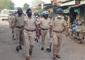 म्हसावद येथे आगामी सण उत्सवाच्या पाश्वभूमीवर पोलीस दलातर्फे पथसंचलन