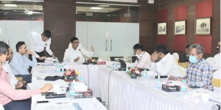 वाळूचे लिलाव सुरू करण्याचे महूसलमंत्री बाळासाहेब थोरात यांचे निर्देश