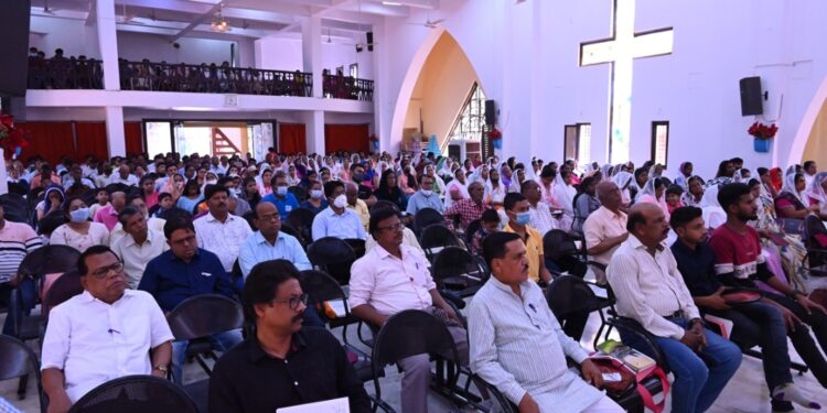 गुड फ्रायडे निमित्त नंदुरबार येथील एस.ए.चर्चमध्ये कार्यक्रम साजरा