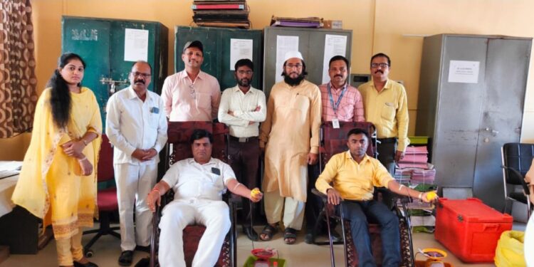 अक्कलकुवा येथे महाराष्ट्र राज्य शिक्षक परिषदेतर्फे शिबिरात 55 जणांचे रक्तदान