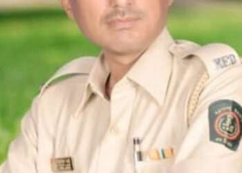 गुरांना वाचविणारी गाडी शंभर फुट खोल दरीत कोसळली, वनविभागाच्या कर्मचाऱ्याचा जागीच मृत्यू