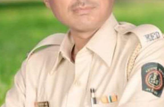 गुरांना वाचविणारी गाडी शंभर फुट खोल दरीत कोसळली, वनविभागाच्या कर्मचाऱ्याचा जागीच मृत्यू