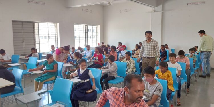 एकलव्य  माॅडेल रेसिडेंशियल स्कूल नंदुरबार येथे नवोदय विद्यालय प्रवेश परीक्षेत ३५४ विद्यार्थी सहभागी