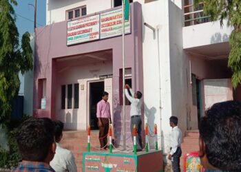 आमलाड येथे महाराष्ट्रदिन उत्साहात साजरा