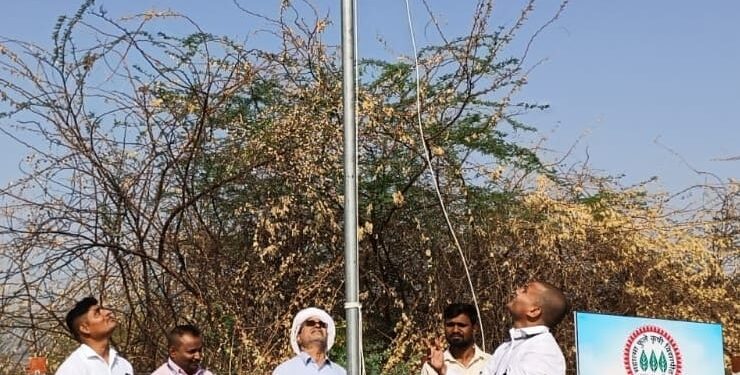 उमर्दे येथील कृषी तंत्र विद्यालयात महाराष्ट्र दिन साजरा