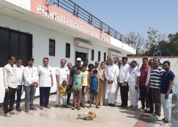 स्व.बाळासाहेब ठाकरे जलतरण तलावाच्या माजी आ.चंद्रकांत रघुवंशी यांच्या हस्ते शुभारंभ, पहिल्याच दिवशी उसळली गर्दी